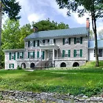 Stocks Manor