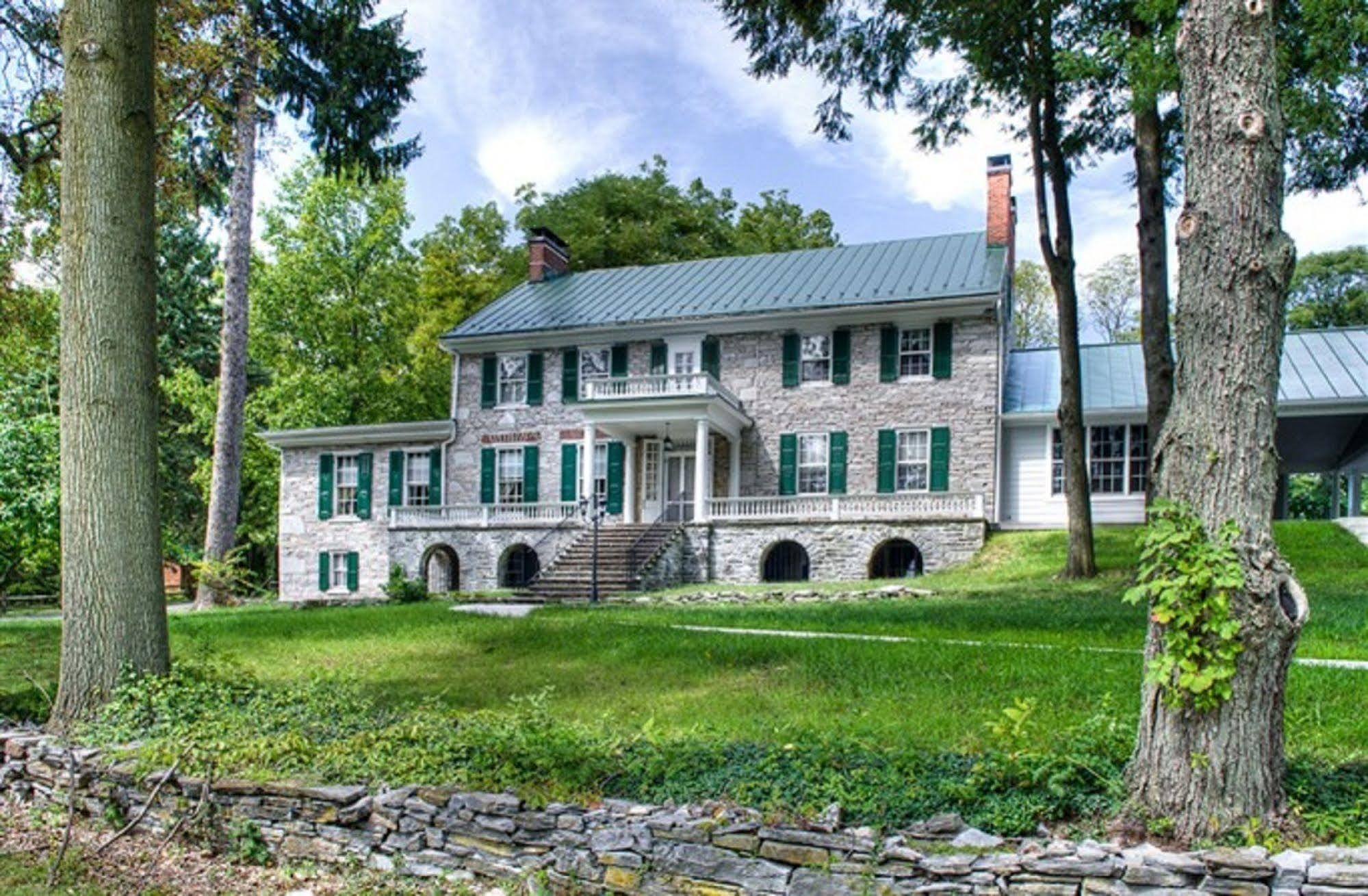 Stocks Manor